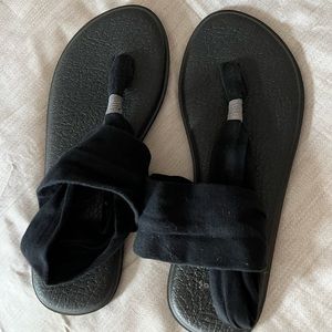 Like new Sanuk yoga sling sandals!